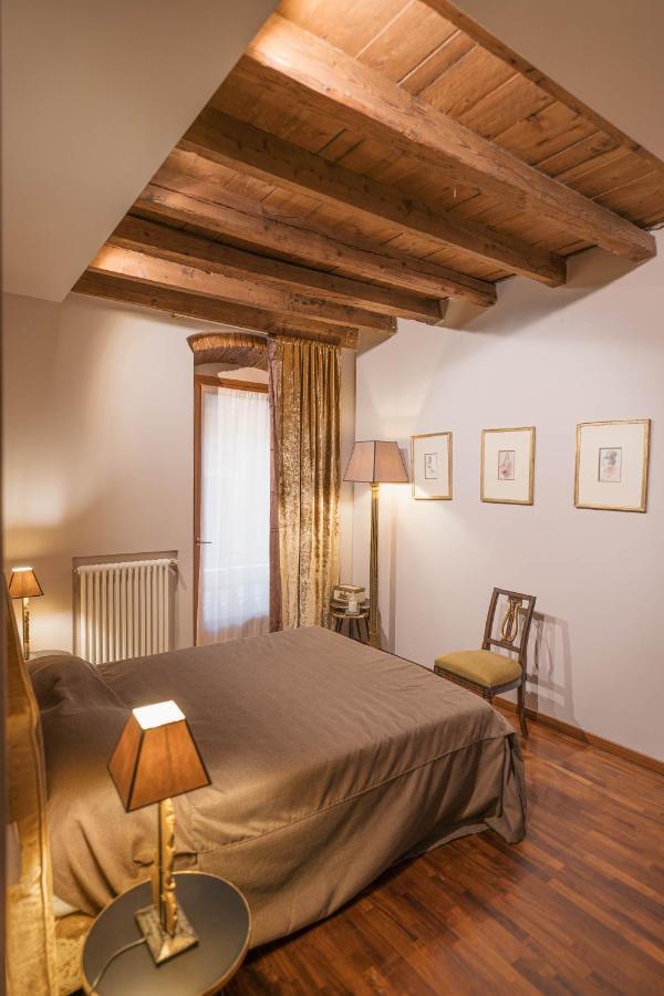 Napule...E Apartments Peschiera del Garda Exterior photo